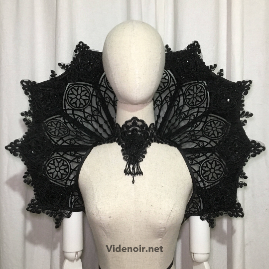 CATHEDRAL VAMPIRE COLLAR / LARGE
